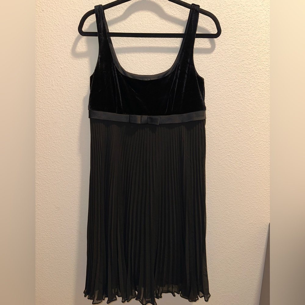 Donna Morgan Black Velvet Midi Dress